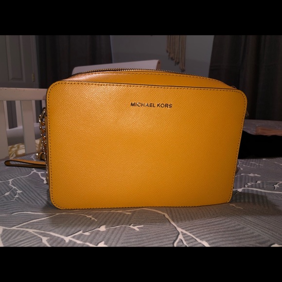 Michael Kors crossbody bag - Picture 1 of 7